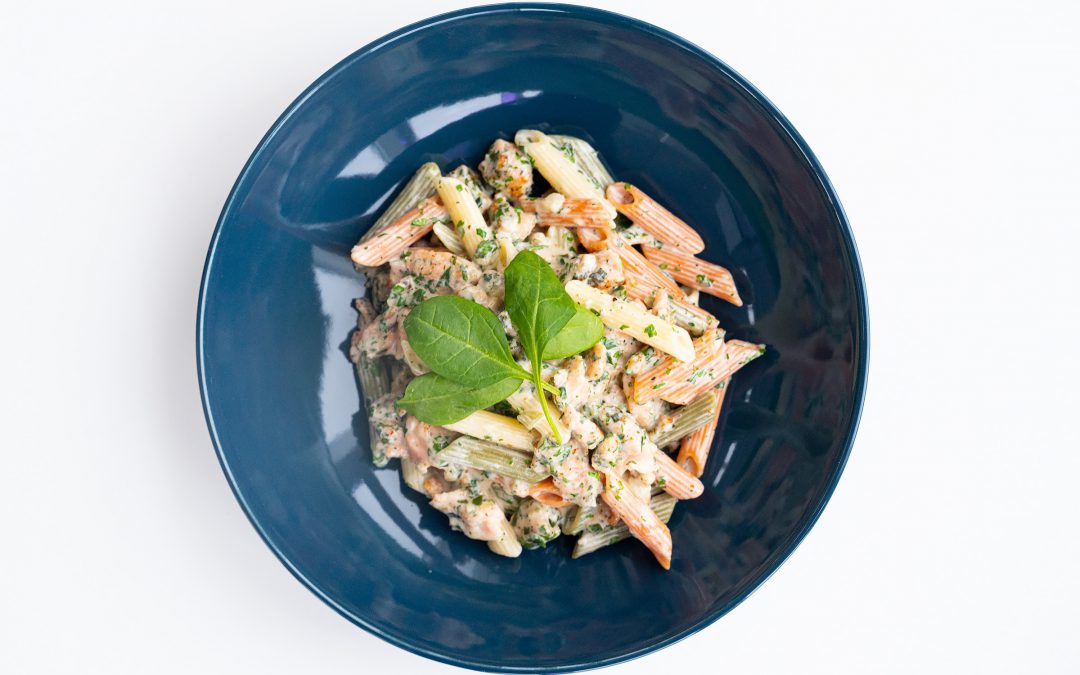 Helppo kirjolohipasta kahdelle